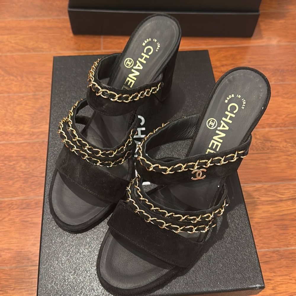 Chanel size 38.5 heels
